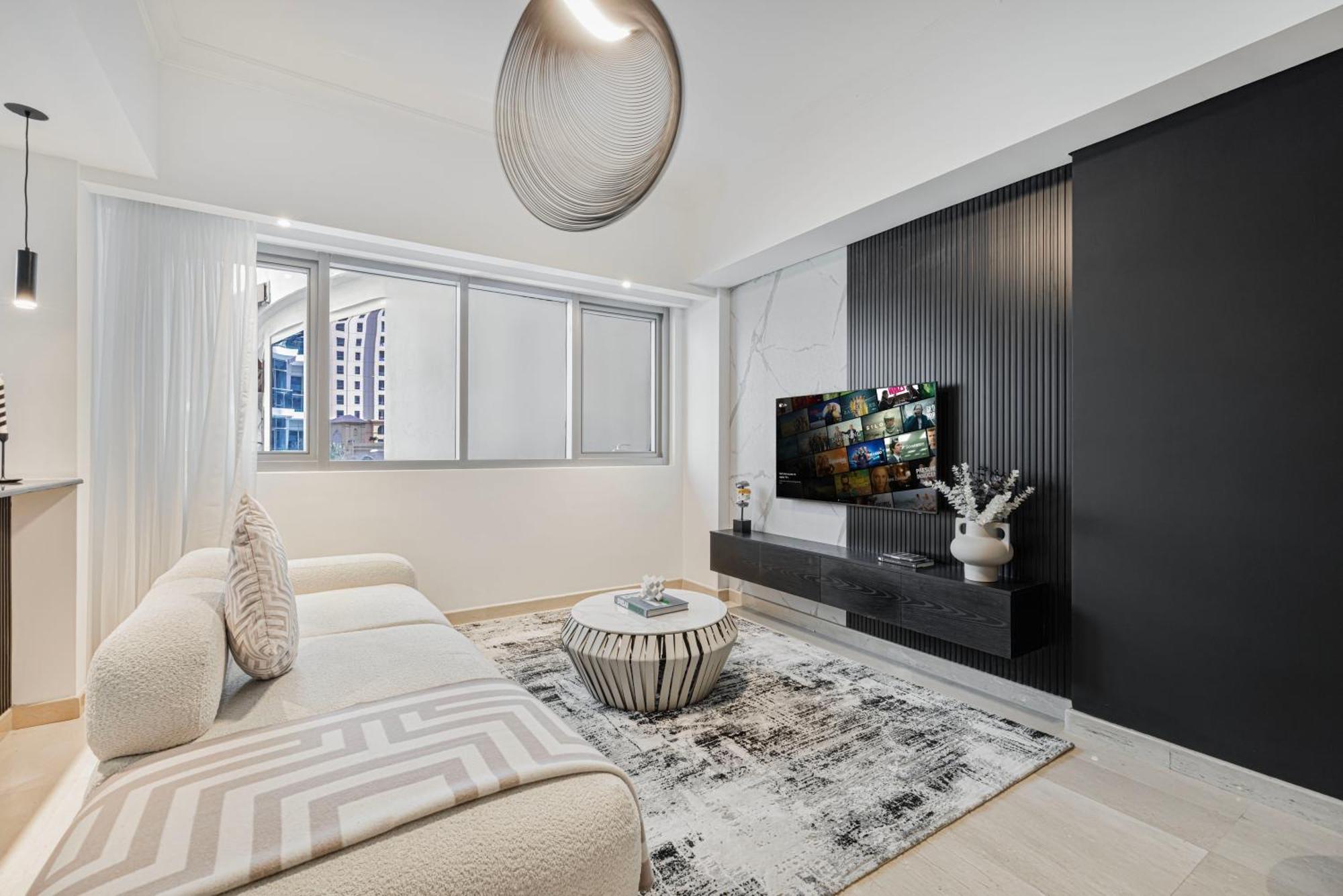 Daniels 1br At Marina With Pool View